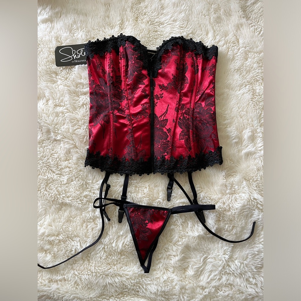 Tapestry & Venice Trim Corset & Matching G-String!